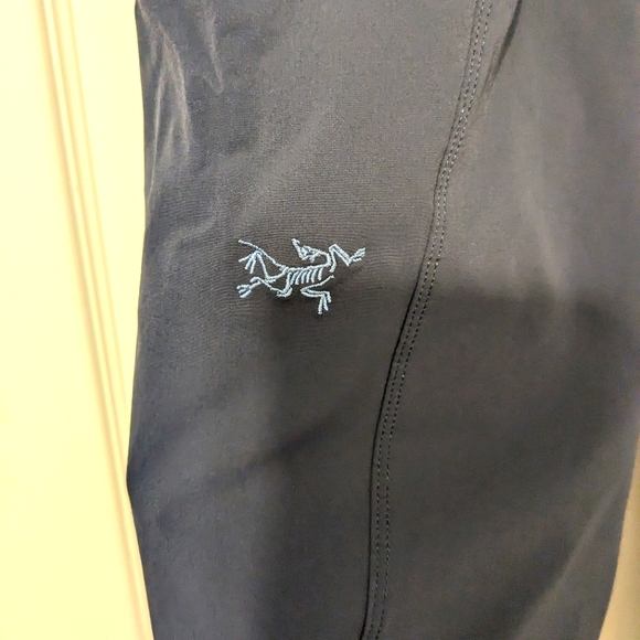 Arc'teryx "Sabria" Hiking Pants in Navy Size 6 UPF 50+ - Picture 6 of 10